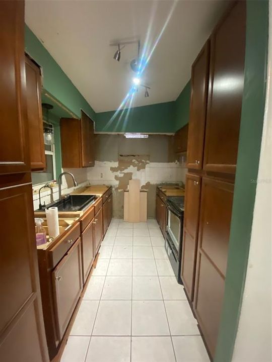 合同活跃: $179,000 (3 贝兹, 2 浴室, 1430 平方英尺)