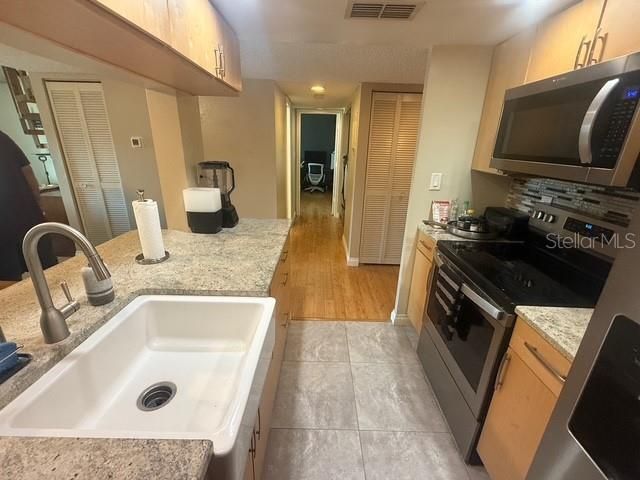 For Sale: $170,000 (2 beds, 2 baths, 1200 Square Feet)