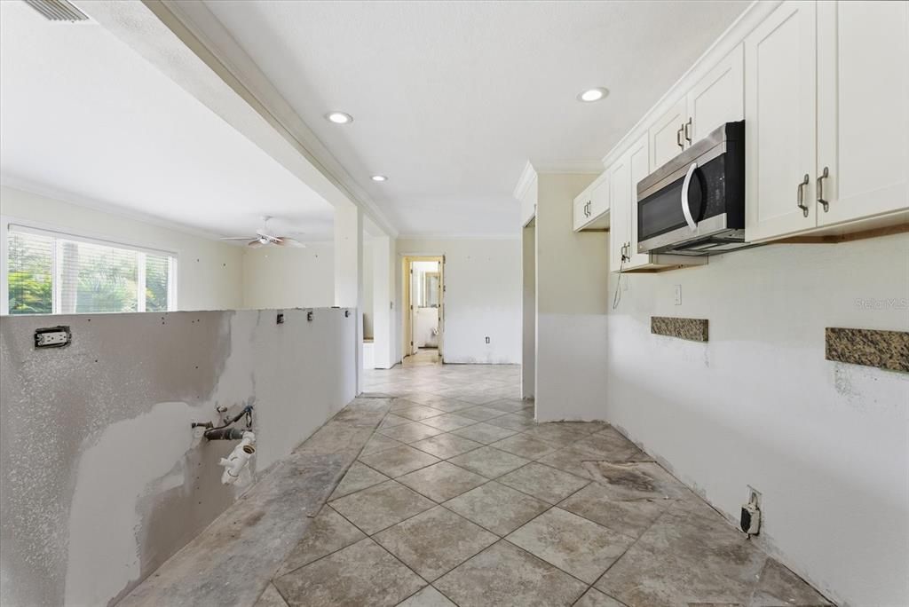 For Sale: $499,000 (2 beds, 2 baths, 2252 Square Feet)