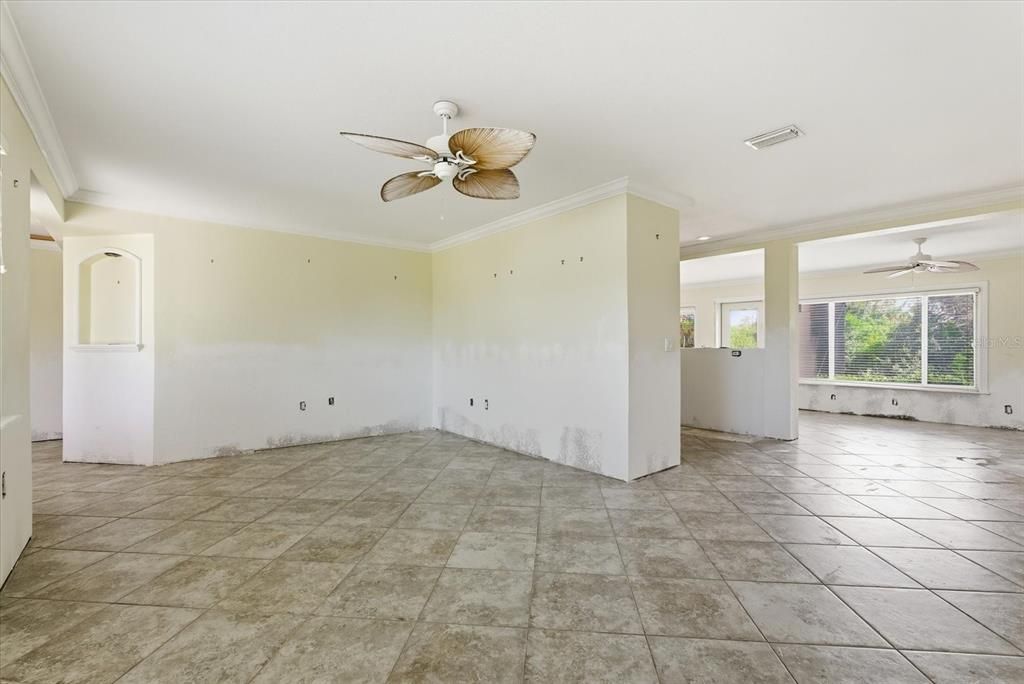 For Sale: $499,000 (2 beds, 2 baths, 2252 Square Feet)