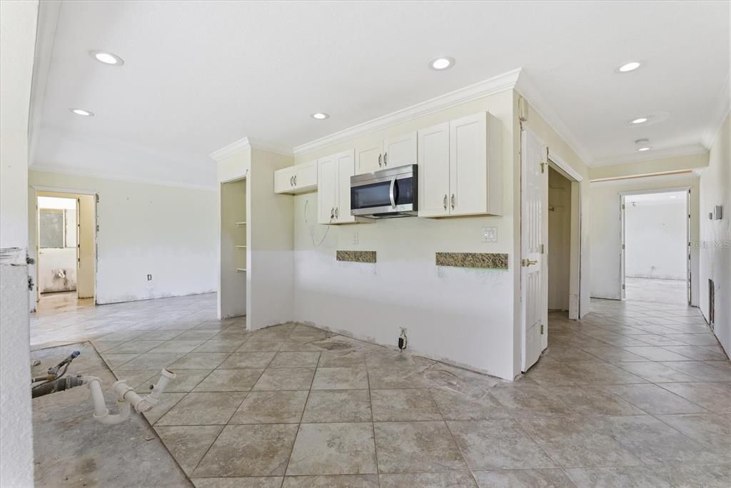 For Sale: $499,000 (2 beds, 2 baths, 2252 Square Feet)