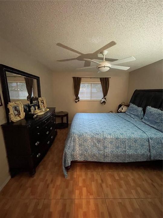 For Sale: $320,000 (3 beds, 2 baths, 1374 Square Feet)