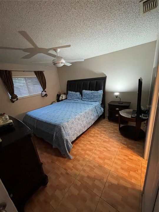 For Sale: $320,000 (3 beds, 2 baths, 1374 Square Feet)