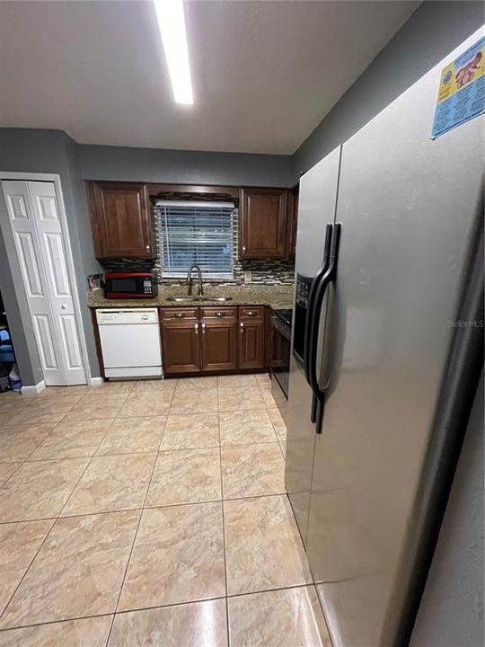 For Sale: $320,000 (3 beds, 2 baths, 1374 Square Feet)