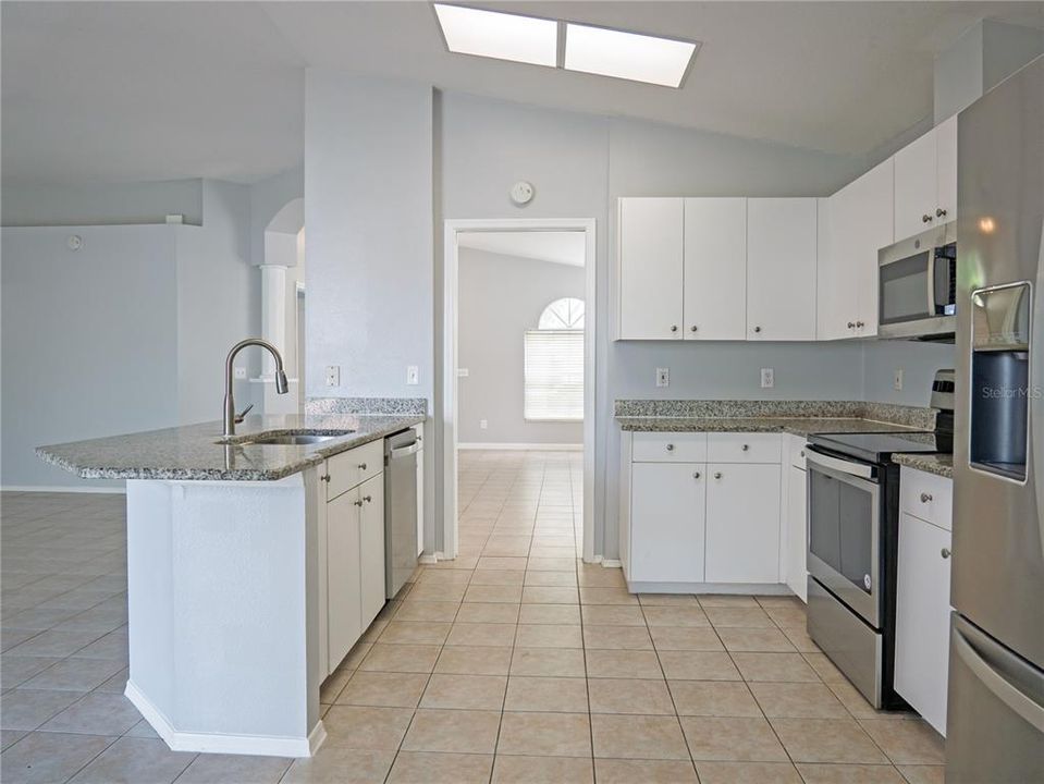 Activo con contrato: $484,900 (4 camas, 2 baños, 1962 Pies cuadrados)