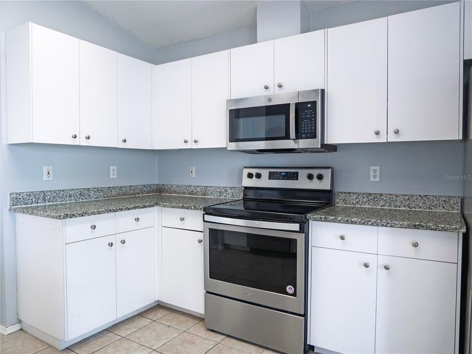 Activo con contrato: $484,900 (4 camas, 2 baños, 1962 Pies cuadrados)