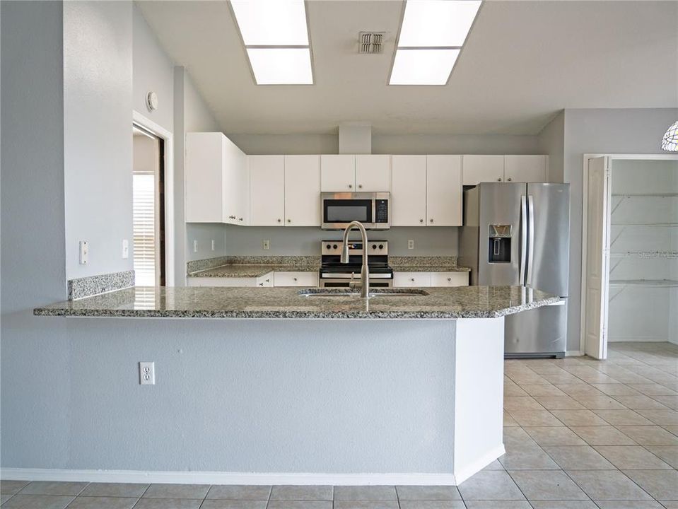 Activo con contrato: $484,900 (4 camas, 2 baños, 1962 Pies cuadrados)