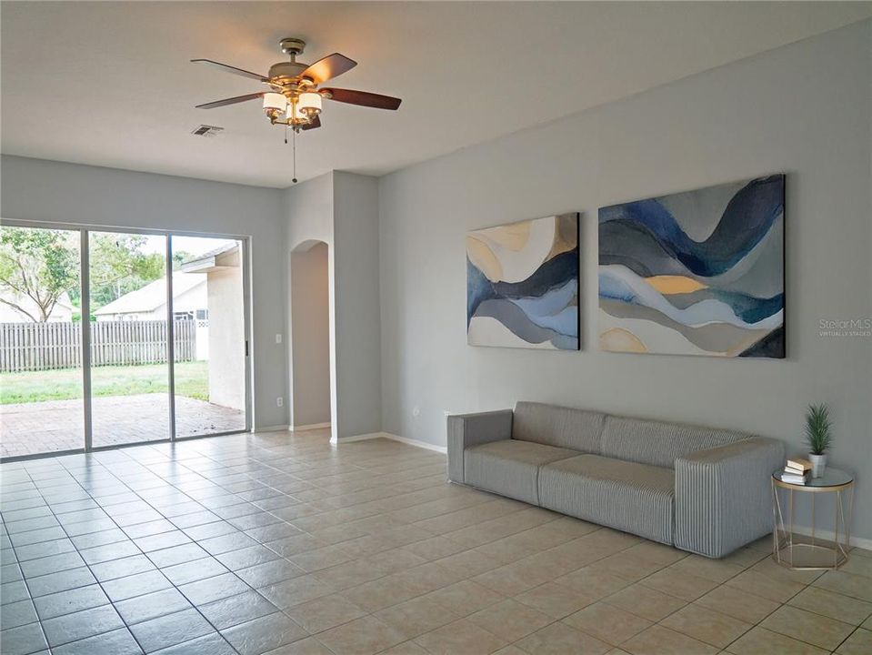 Activo con contrato: $484,900 (4 camas, 2 baños, 1962 Pies cuadrados)