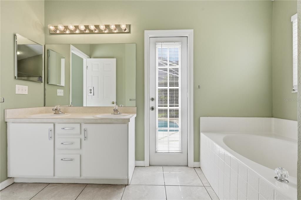 For Sale: $395,000 (3 beds, 2 baths, 1571 Square Feet)