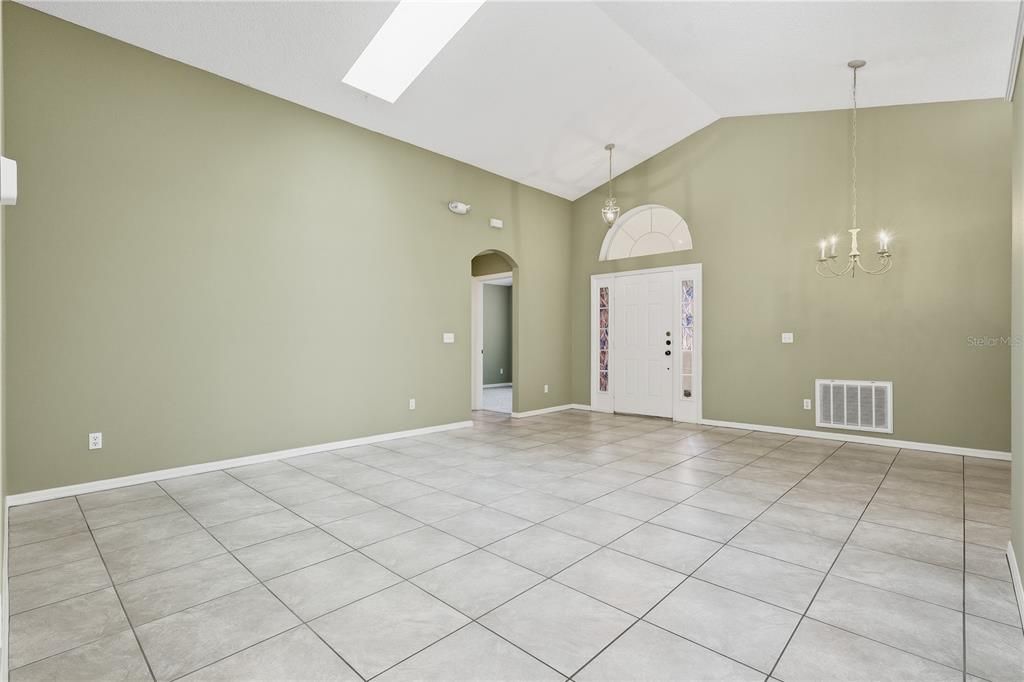 For Sale: $395,000 (3 beds, 2 baths, 1571 Square Feet)