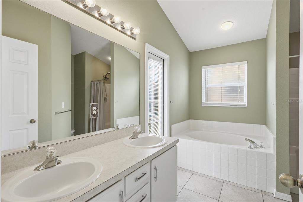 For Sale: $395,000 (3 beds, 2 baths, 1571 Square Feet)