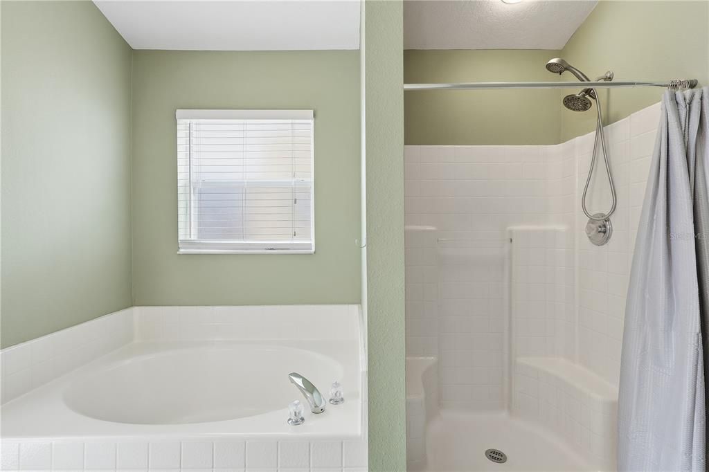 For Sale: $395,000 (3 beds, 2 baths, 1571 Square Feet)