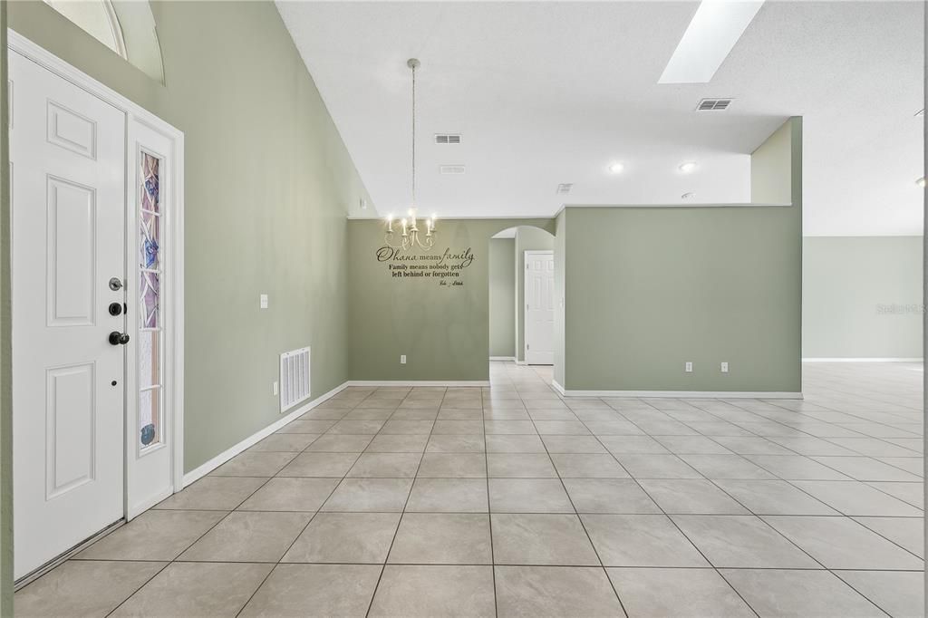 For Sale: $395,000 (3 beds, 2 baths, 1571 Square Feet)