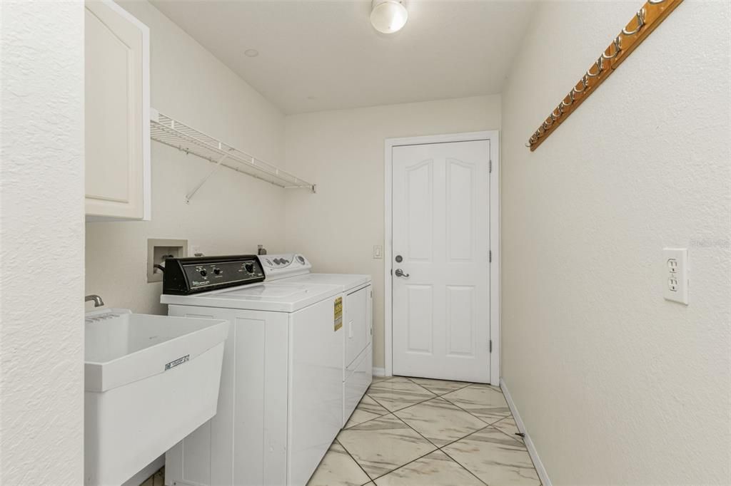 Active With Contract: $353,000 (3 beds, 2 baths, 1766 Square Feet)