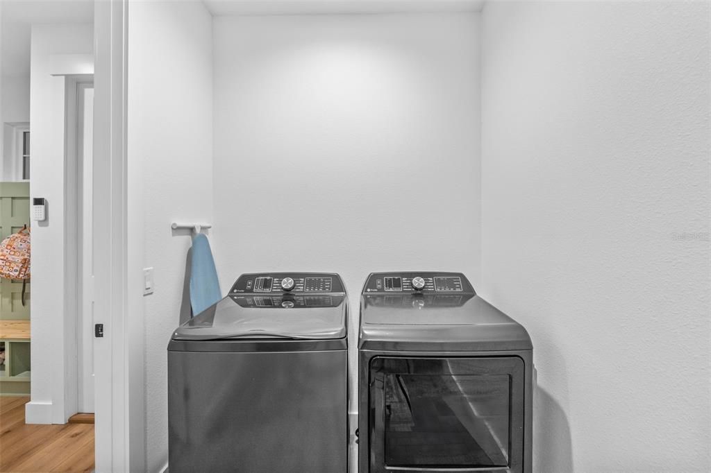 For Sale: $1,100,000 (5 beds, 3 baths, 3230 Square Feet)