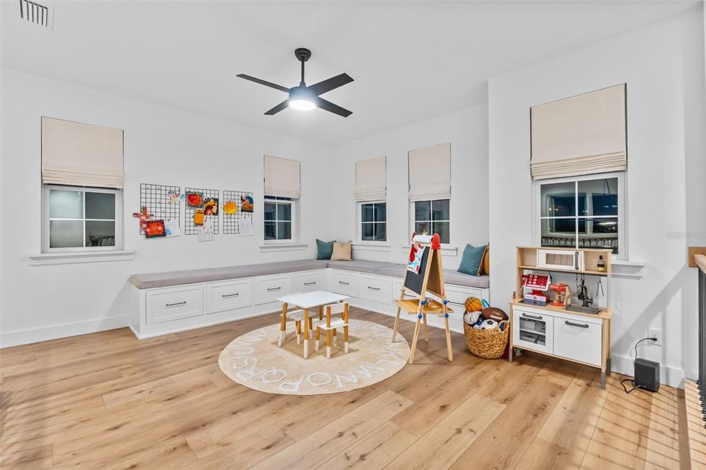 For Sale: $1,100,000 (5 beds, 3 baths, 3230 Square Feet)