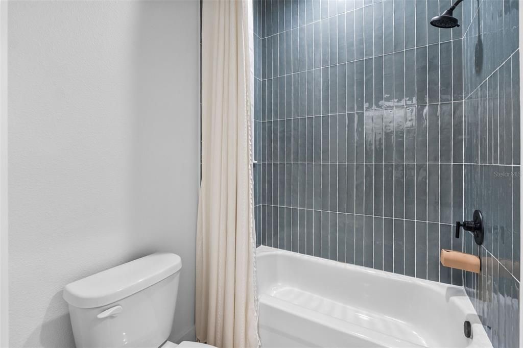 For Sale: $1,100,000 (5 beds, 3 baths, 3230 Square Feet)