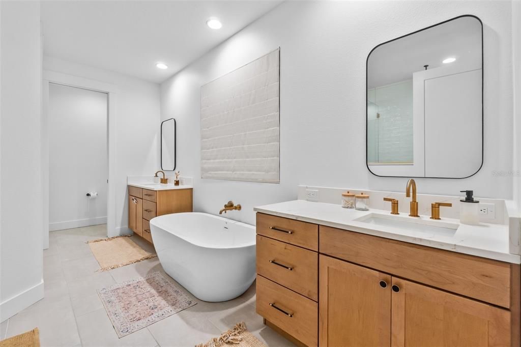 For Sale: $1,100,000 (5 beds, 3 baths, 3230 Square Feet)