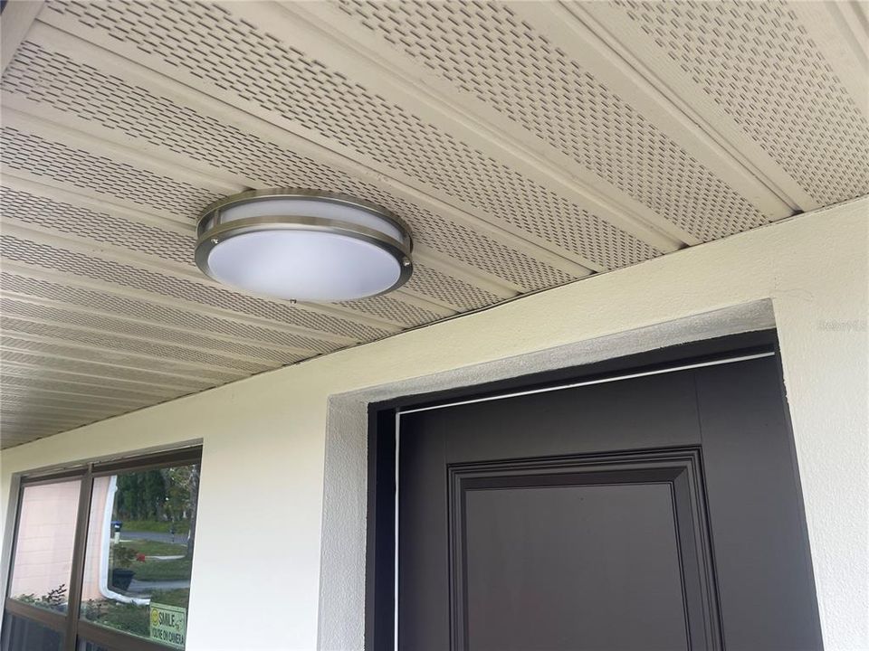 For Sale: $315,000 (2 beds, 1 baths, 910 Square Feet)