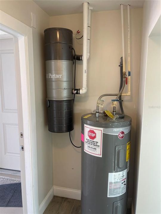 For Sale: $315,000 (2 beds, 1 baths, 910 Square Feet)