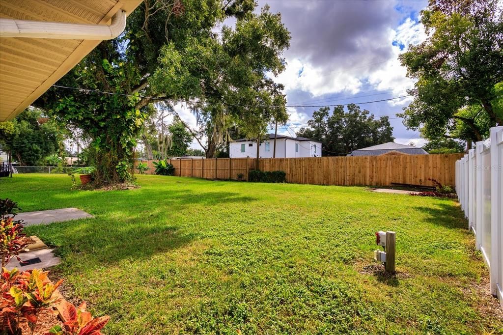 For Sale: $315,000 (2 beds, 1 baths, 910 Square Feet)