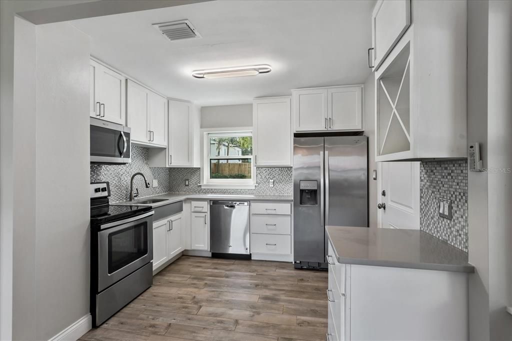 For Sale: $315,000 (2 beds, 1 baths, 910 Square Feet)