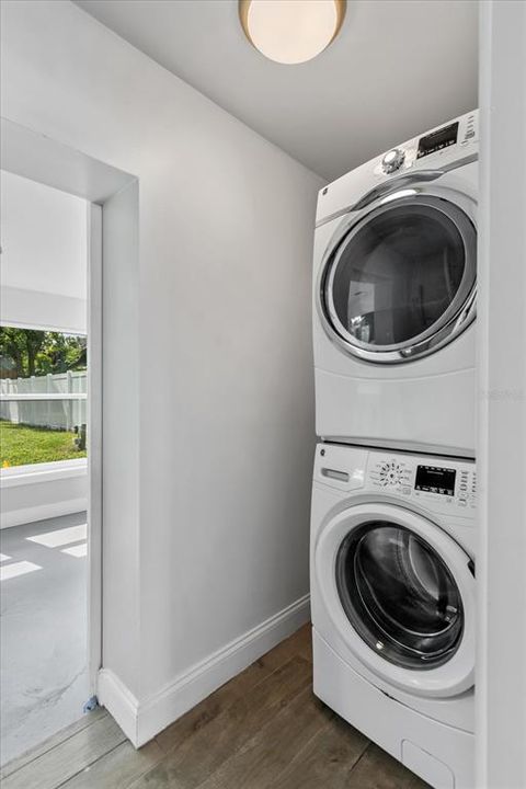 For Sale: $315,000 (2 beds, 1 baths, 910 Square Feet)