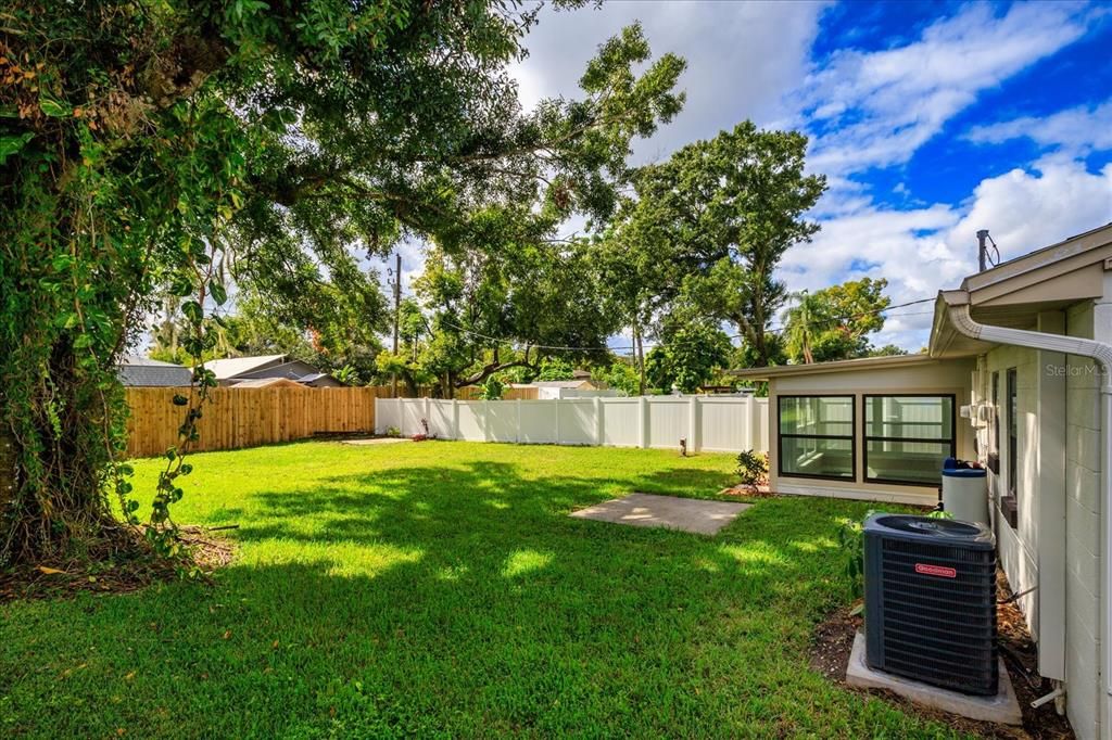 For Sale: $315,000 (2 beds, 1 baths, 910 Square Feet)