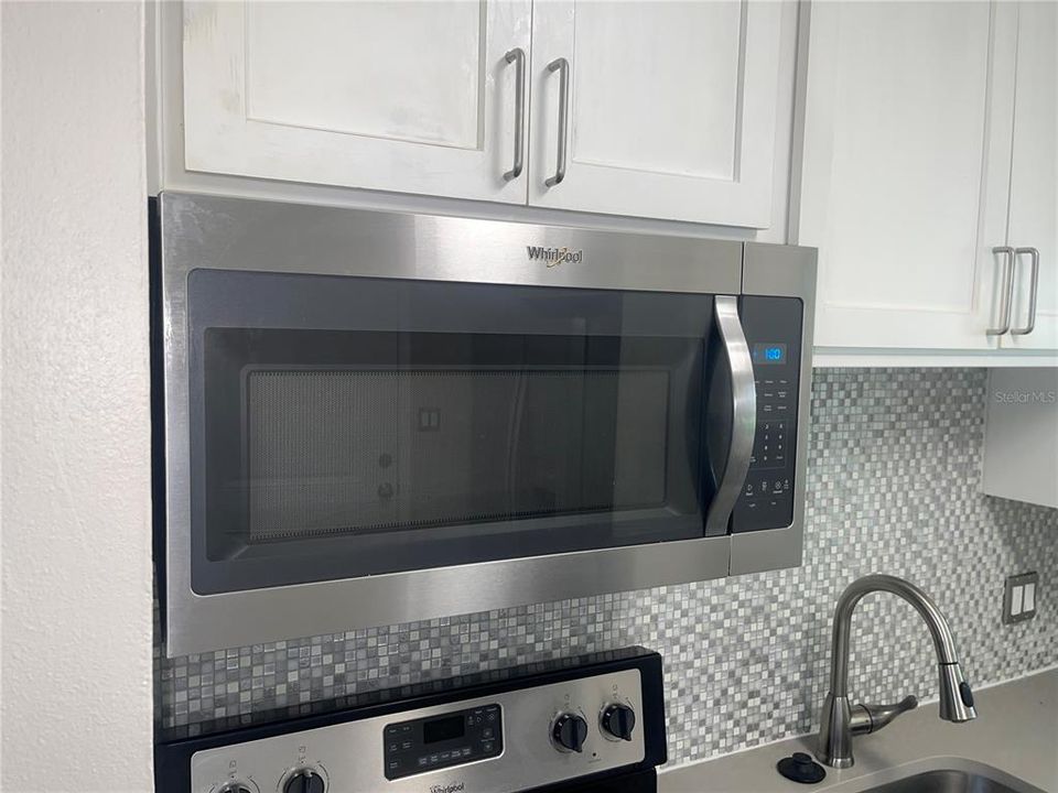 For Sale: $315,000 (2 beds, 1 baths, 910 Square Feet)