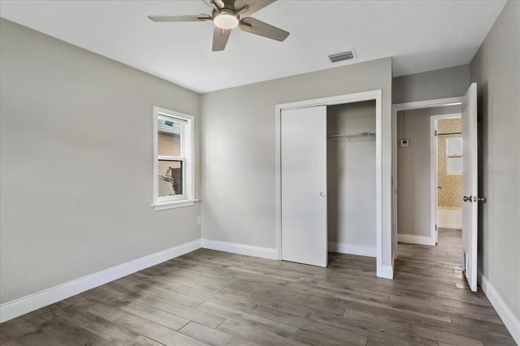 For Sale: $315,000 (2 beds, 1 baths, 910 Square Feet)