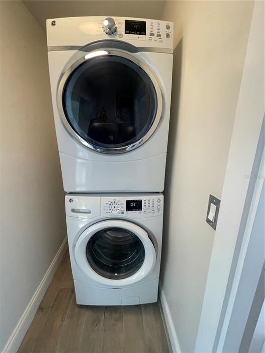 For Sale: $315,000 (2 beds, 1 baths, 910 Square Feet)