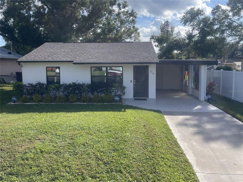 For Sale: $315,000 (2 beds, 1 baths, 910 Square Feet)