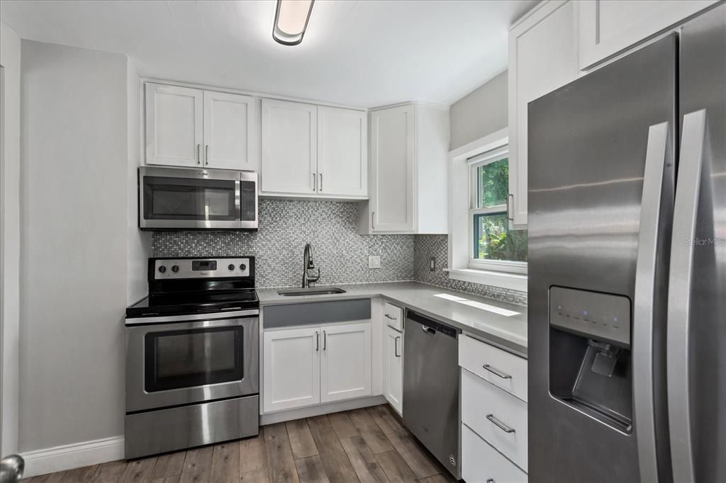 For Sale: $315,000 (2 beds, 1 baths, 910 Square Feet)