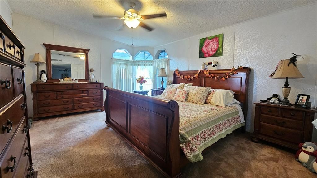 For Sale: $145,000 (3 beds, 2 baths, 2300 Square Feet)