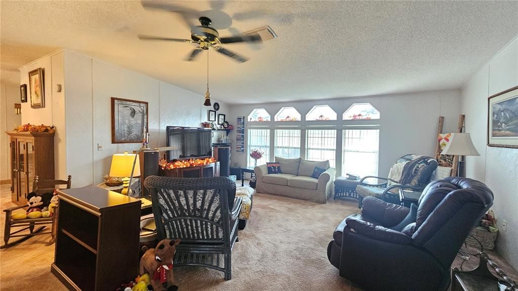 For Sale: $145,000 (3 beds, 2 baths, 2300 Square Feet)