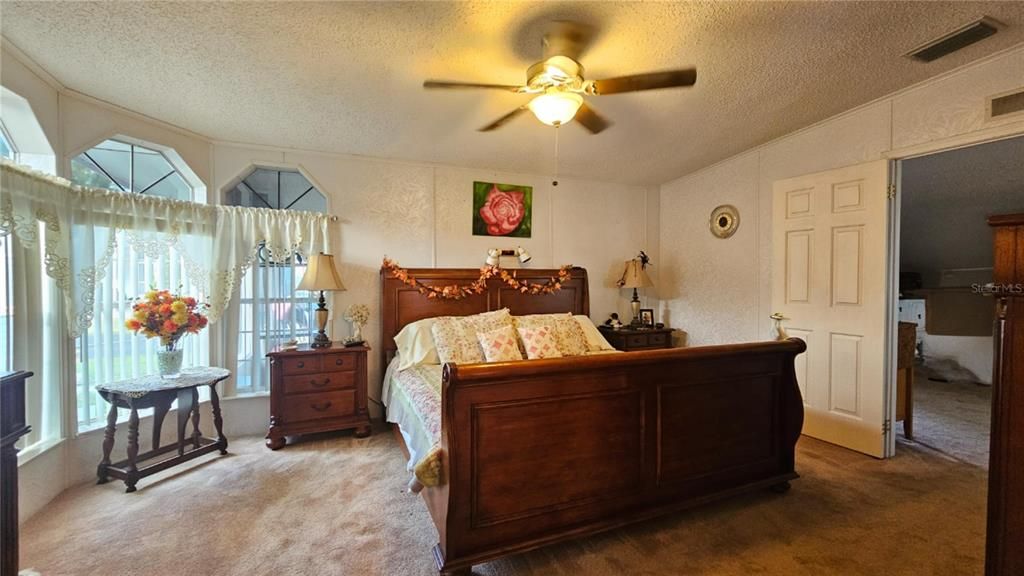 For Sale: $145,000 (3 beds, 2 baths, 2300 Square Feet)