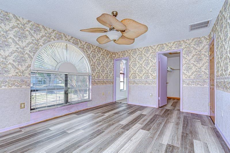 Active With Contract: $299,900 (3 beds, 2 baths, 1541 Square Feet)