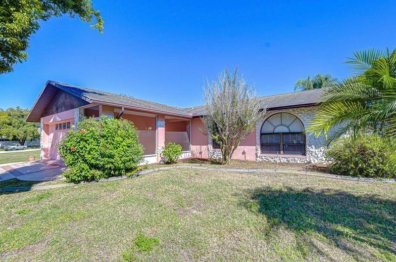 Active With Contract: $299,900 (3 beds, 2 baths, 1541 Square Feet)