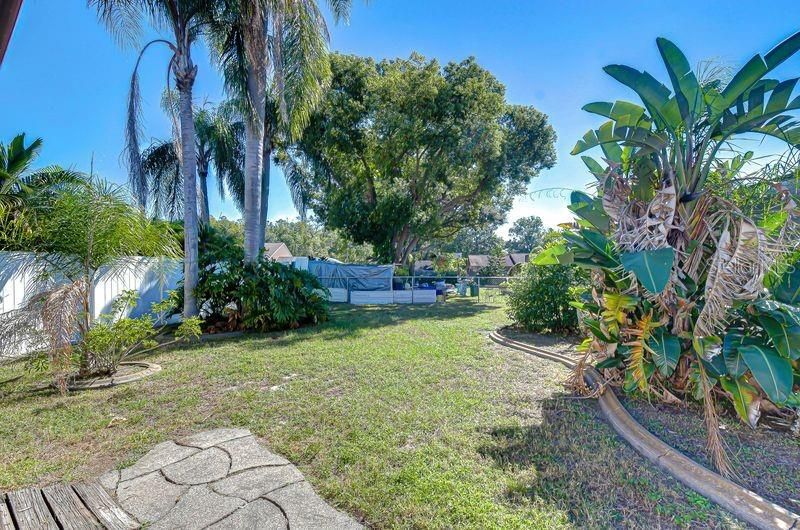 Active With Contract: $299,900 (3 beds, 2 baths, 1541 Square Feet)