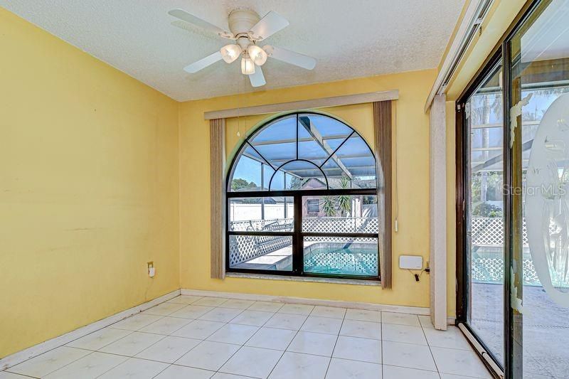 Active With Contract: $299,900 (3 beds, 2 baths, 1541 Square Feet)