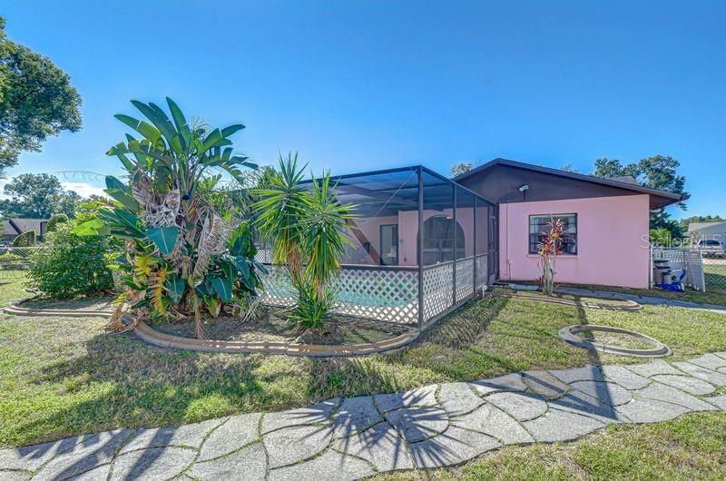 Active With Contract: $299,900 (3 beds, 2 baths, 1541 Square Feet)