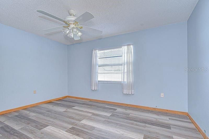 Active With Contract: $299,900 (3 beds, 2 baths, 1541 Square Feet)