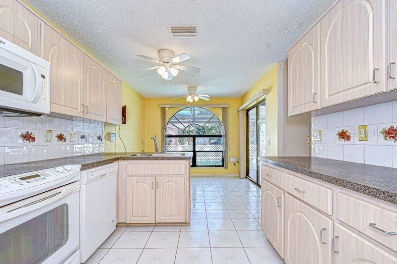 Active With Contract: $299,900 (3 beds, 2 baths, 1541 Square Feet)