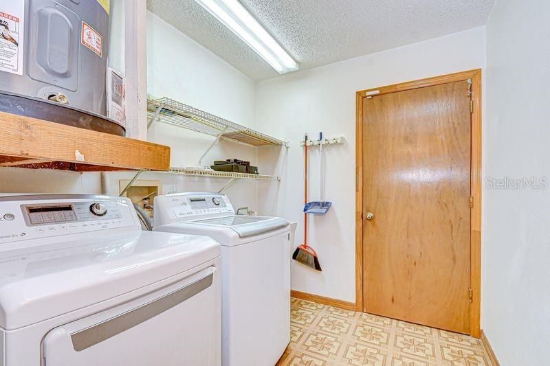 Active With Contract: $299,900 (3 beds, 2 baths, 1541 Square Feet)