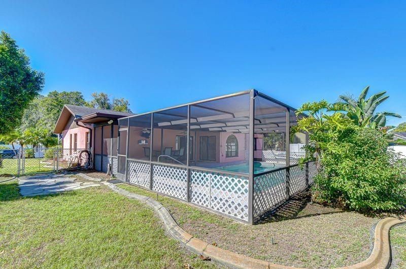 Active With Contract: $299,900 (3 beds, 2 baths, 1541 Square Feet)