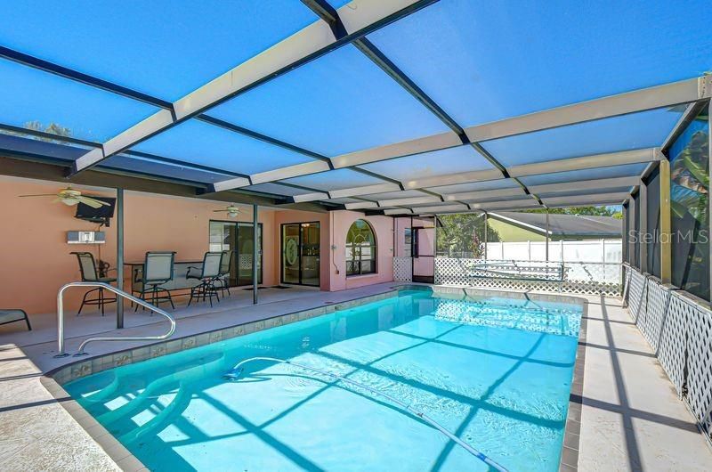 Active With Contract: $299,900 (3 beds, 2 baths, 1541 Square Feet)