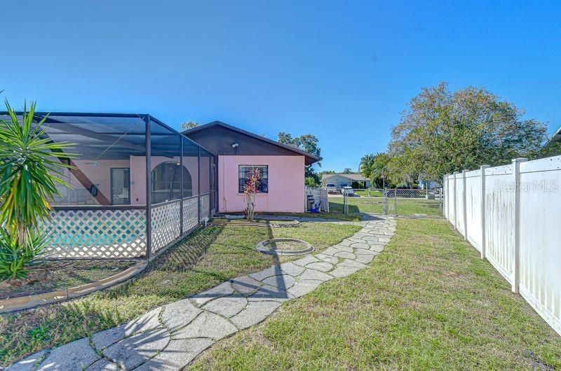 Active With Contract: $299,900 (3 beds, 2 baths, 1541 Square Feet)