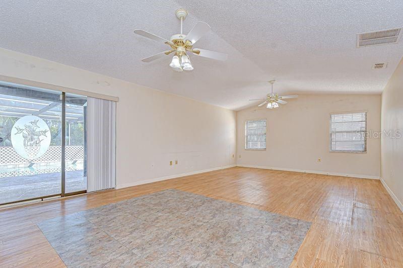 Active With Contract: $299,900 (3 beds, 2 baths, 1541 Square Feet)