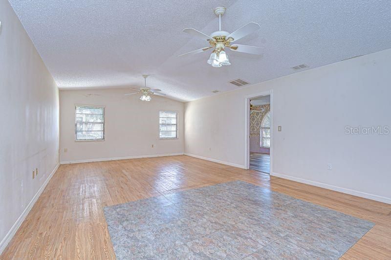 Active With Contract: $299,900 (3 beds, 2 baths, 1541 Square Feet)