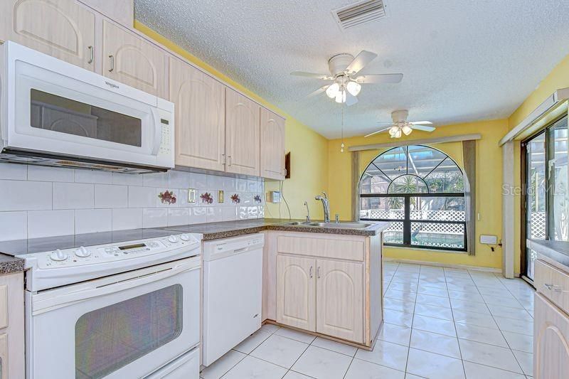 Active With Contract: $299,900 (3 beds, 2 baths, 1541 Square Feet)